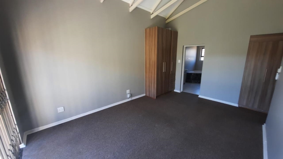 To Let 3 Bedroom Property for Rent in Hillside Free State